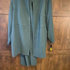 NWT TAHARI 2PC PANTSUIT.           SIZE 22W